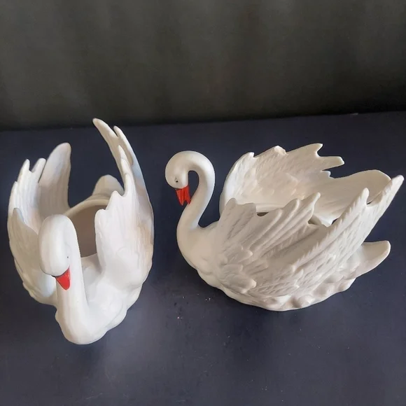 Vintage Goebel Porelain Swans - Rare find - Picture 7 of 9